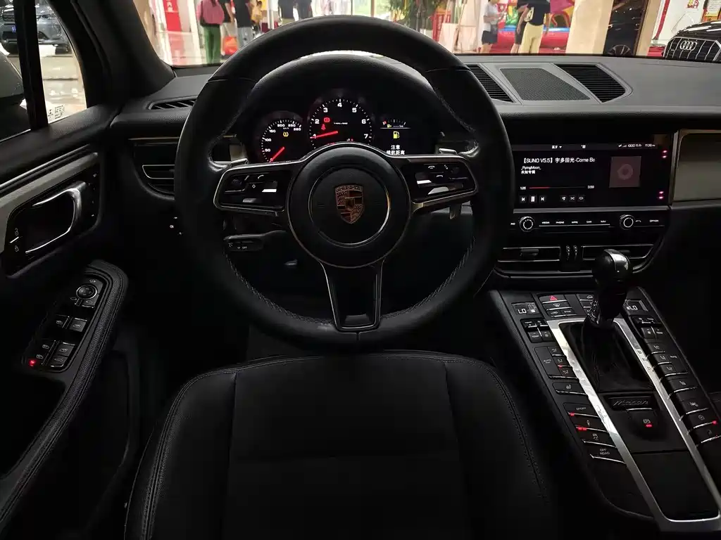 Porsche Macan 2019 — фото 11