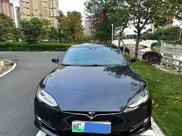 Tesla Model S 2014