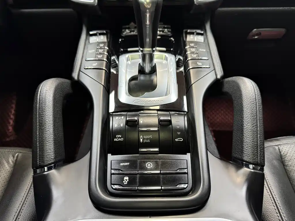 Porsche Cayenne 2015 — фото 21