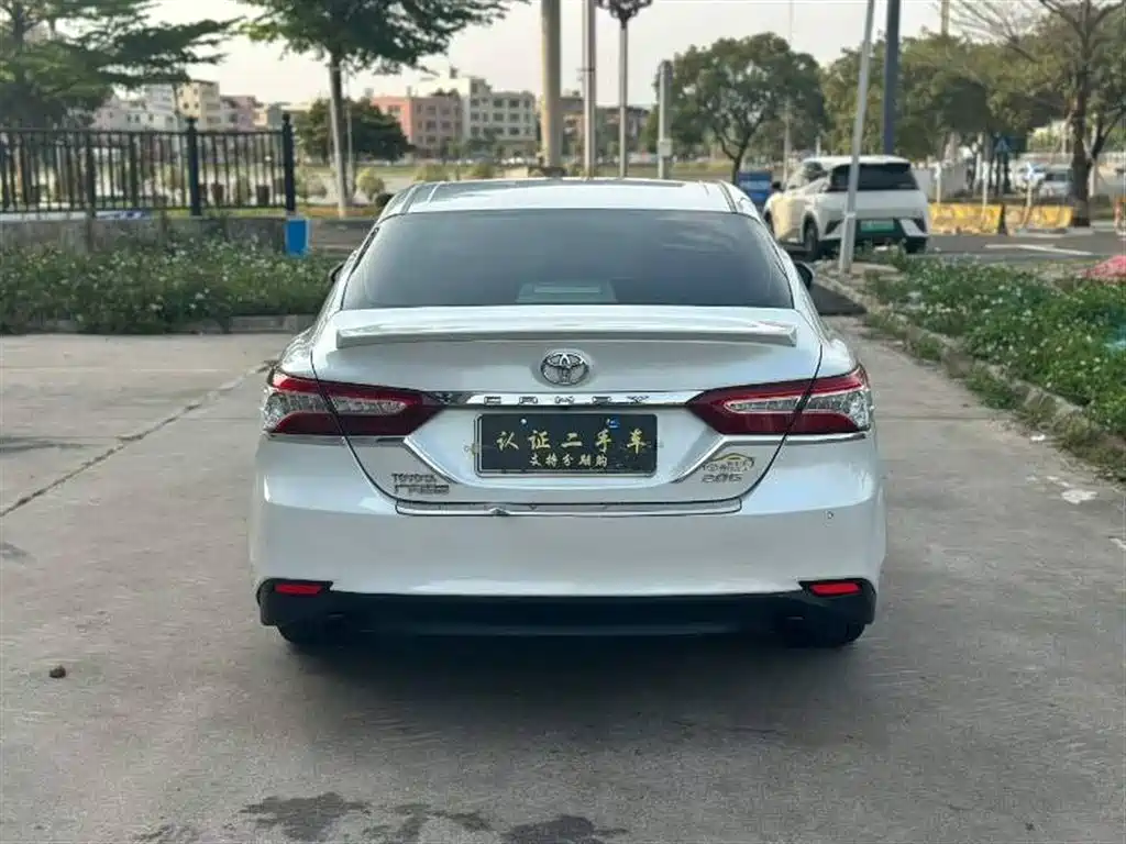 Toyota Camry 2019 — фото 8