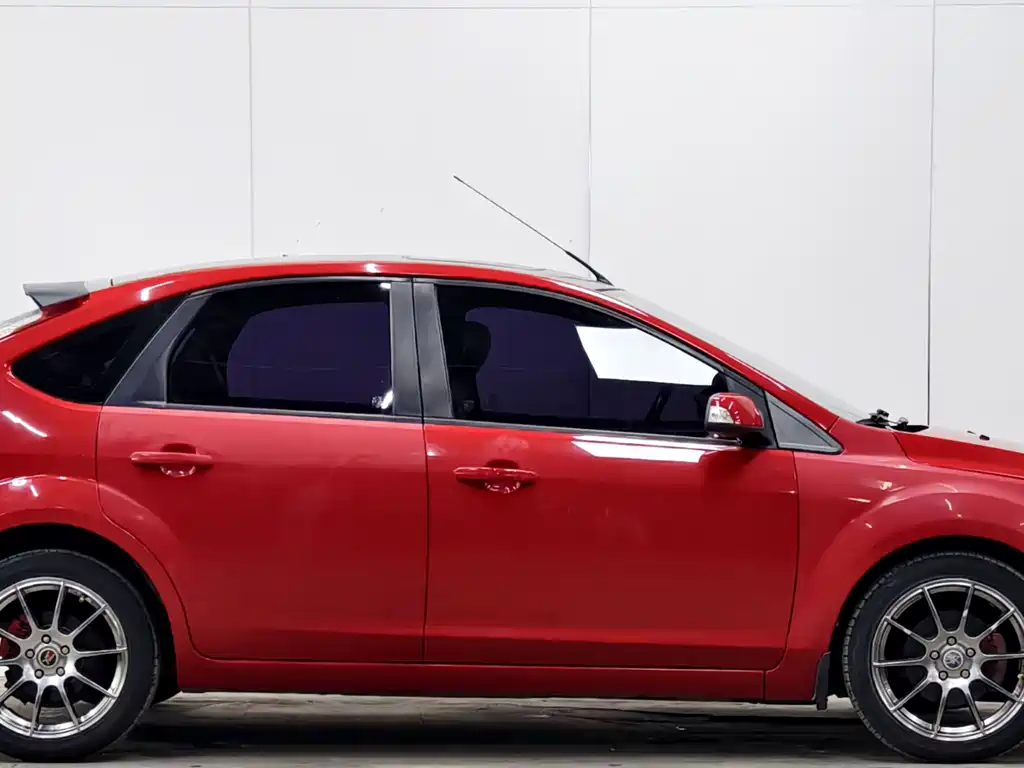 Ford Focus 2015 — фото 8