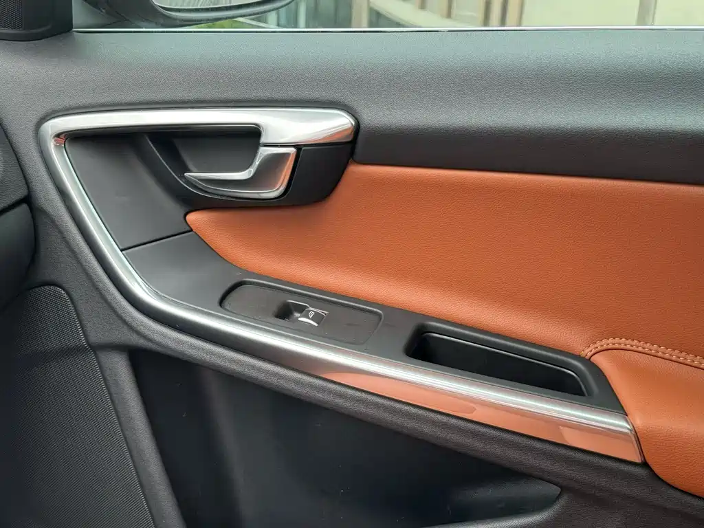 Volvo S60 2017 — фото 17