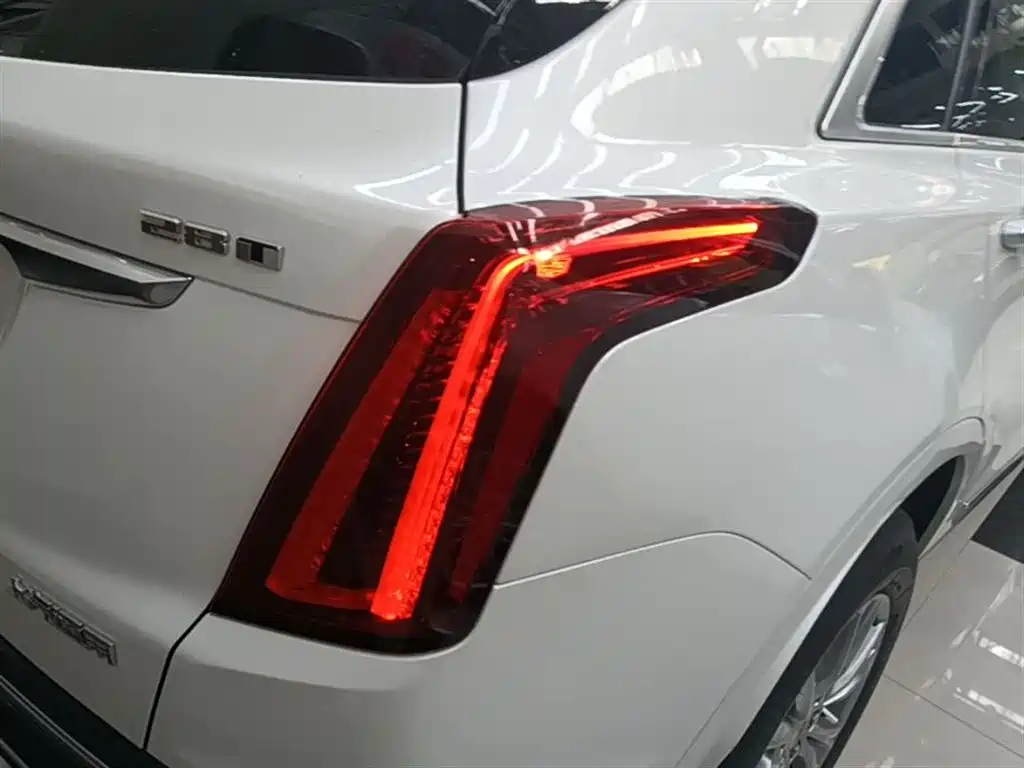 Cadillac XT5 2021 — фото 8