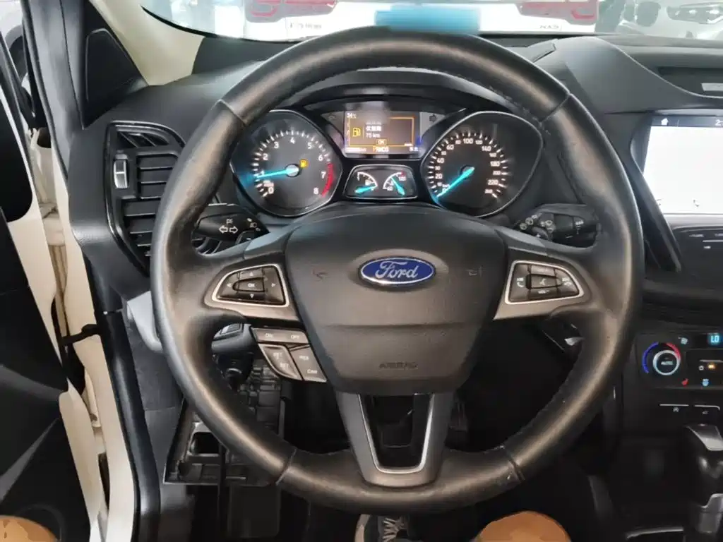 Ford Kuga 2017 — фото 11