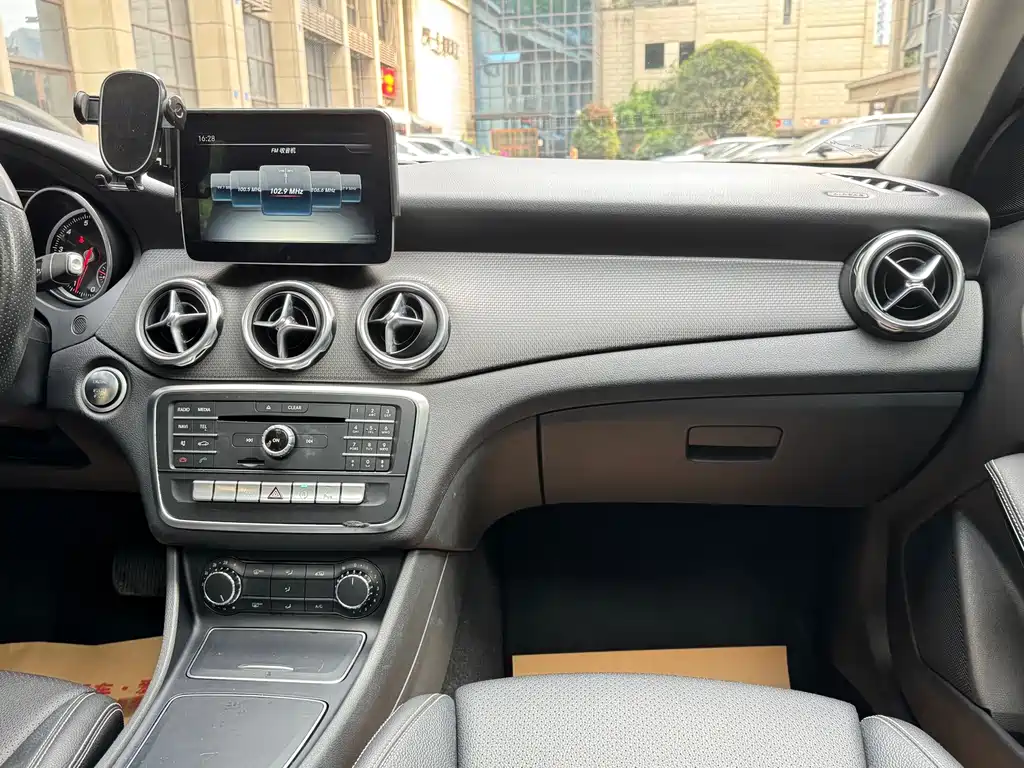 Mercedes-Benz GLA 2018 — фото 8