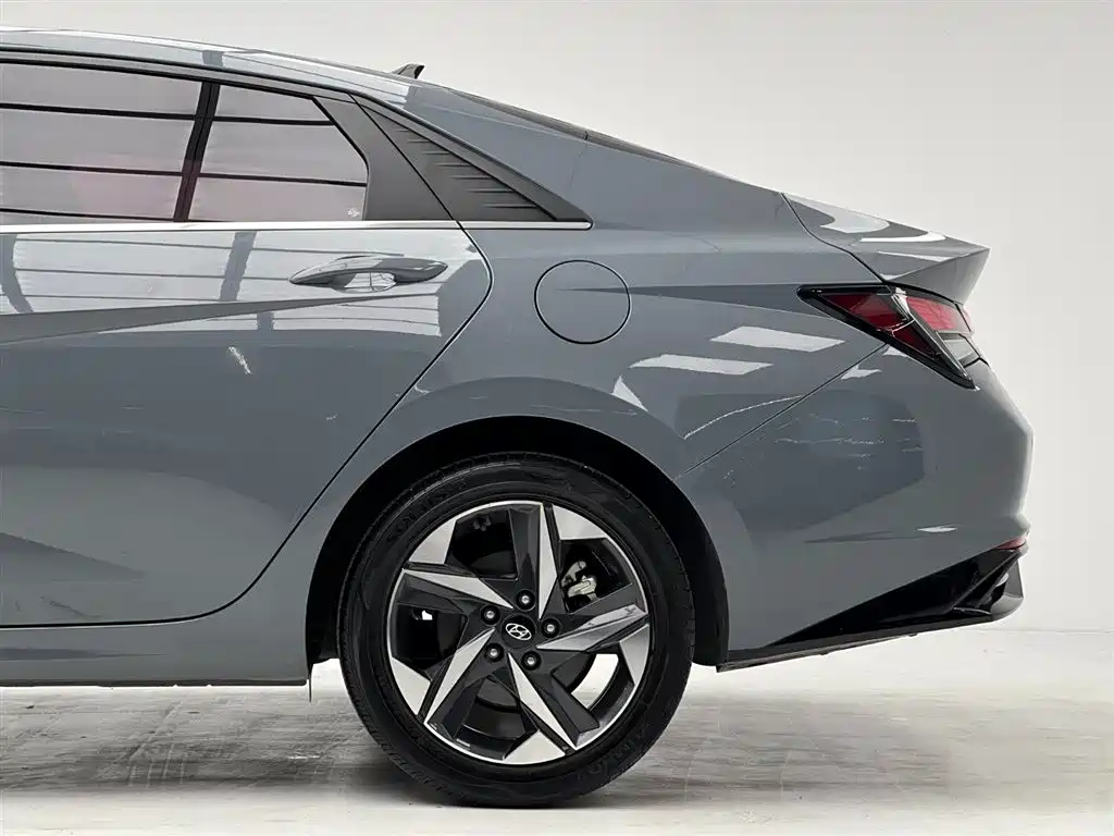 Hyundai Elantra 2022 — фото 10