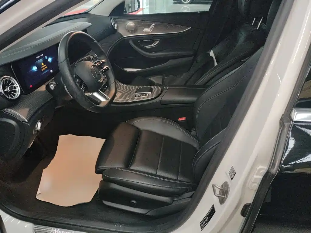 Mercedes-Benz E-Class 2022 — фото 15