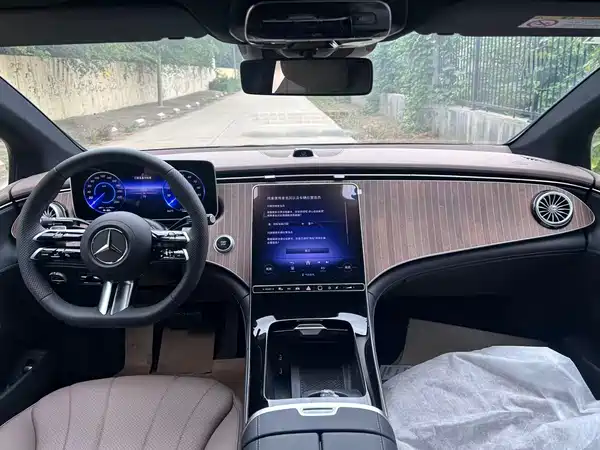 Mercedes-Benz EQE 2025