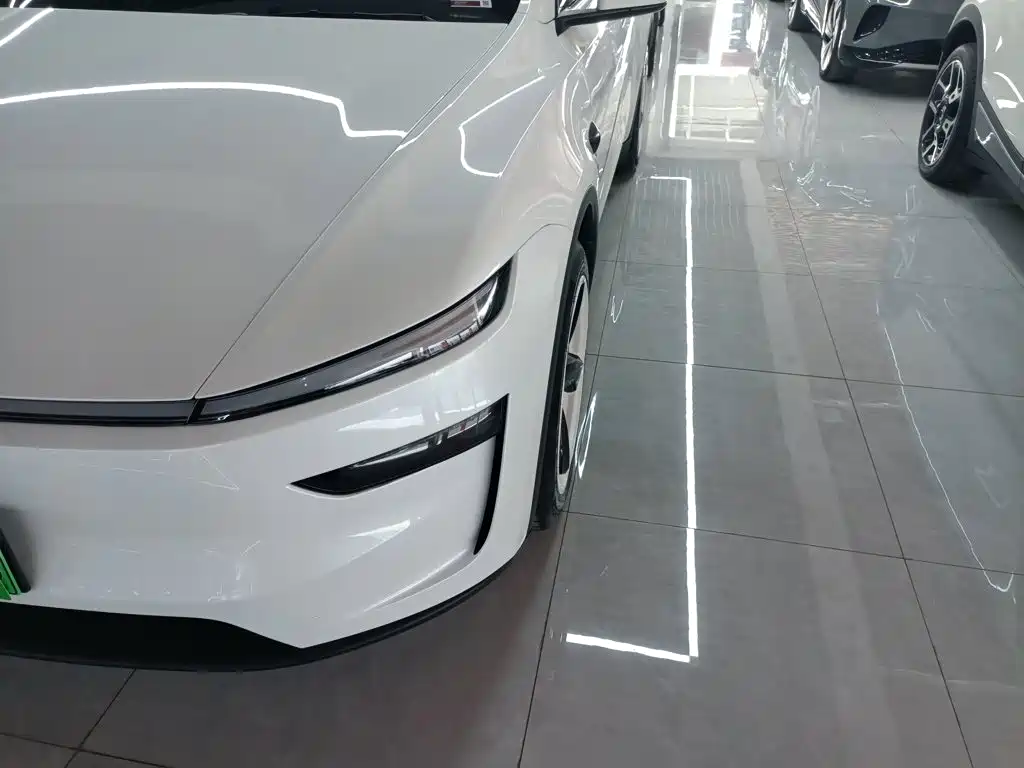Tesla Model Y 2025 — фото 18