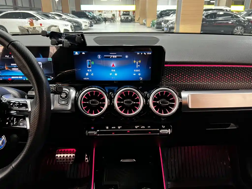 Mercedes-Benz GLB AMG 2025 — фото 9