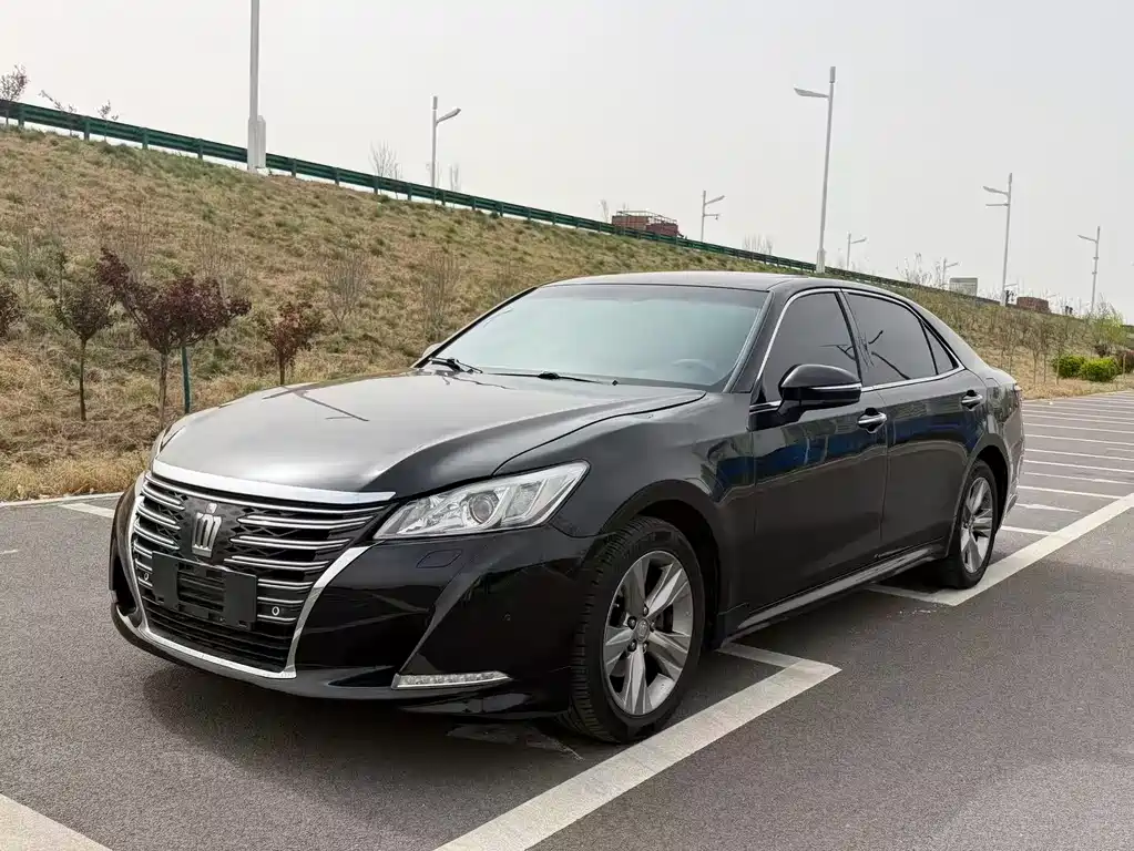 Toyota Crown 2016 — фото 1