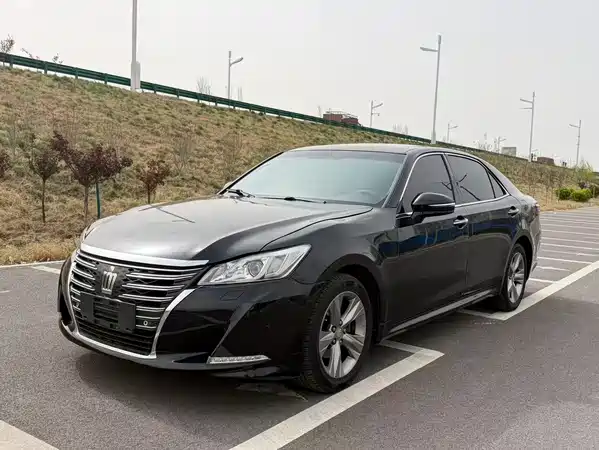 Toyota Crown 2016