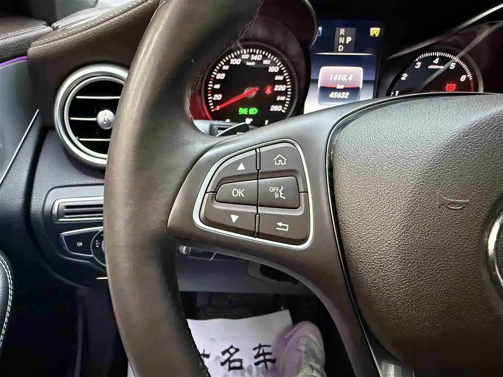 Mercedes-Benz GLC 2018 — фото 11