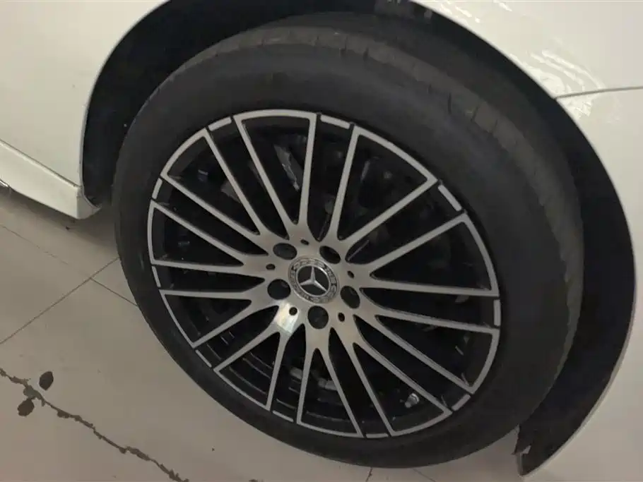 Mercedes-Benz C-Class 2024