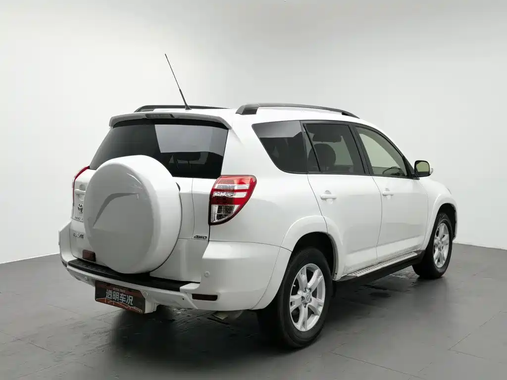 Toyota RAV4 2012 — фото 2
