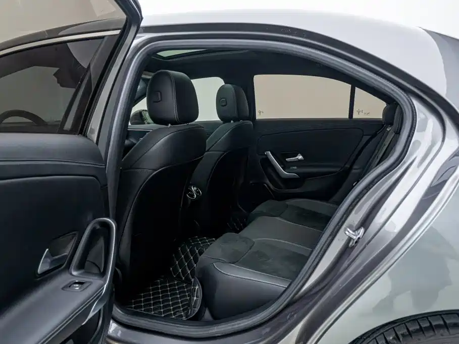 Mercedes-Benz A-Class 2020 — фото 17