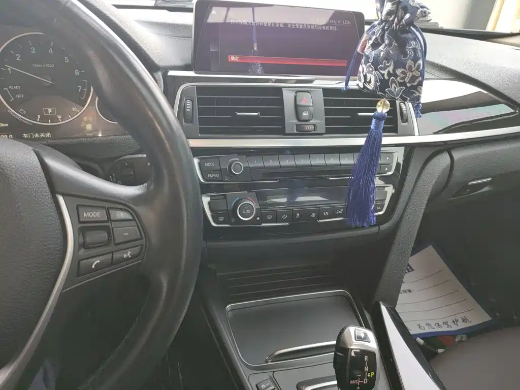 BMW 3 Series 2018 — фото 13