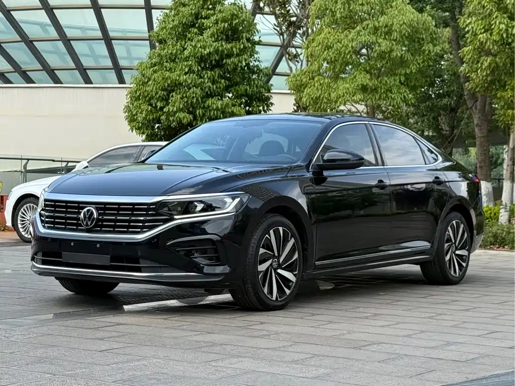 Volkswagen Passat 2022 — фото 1