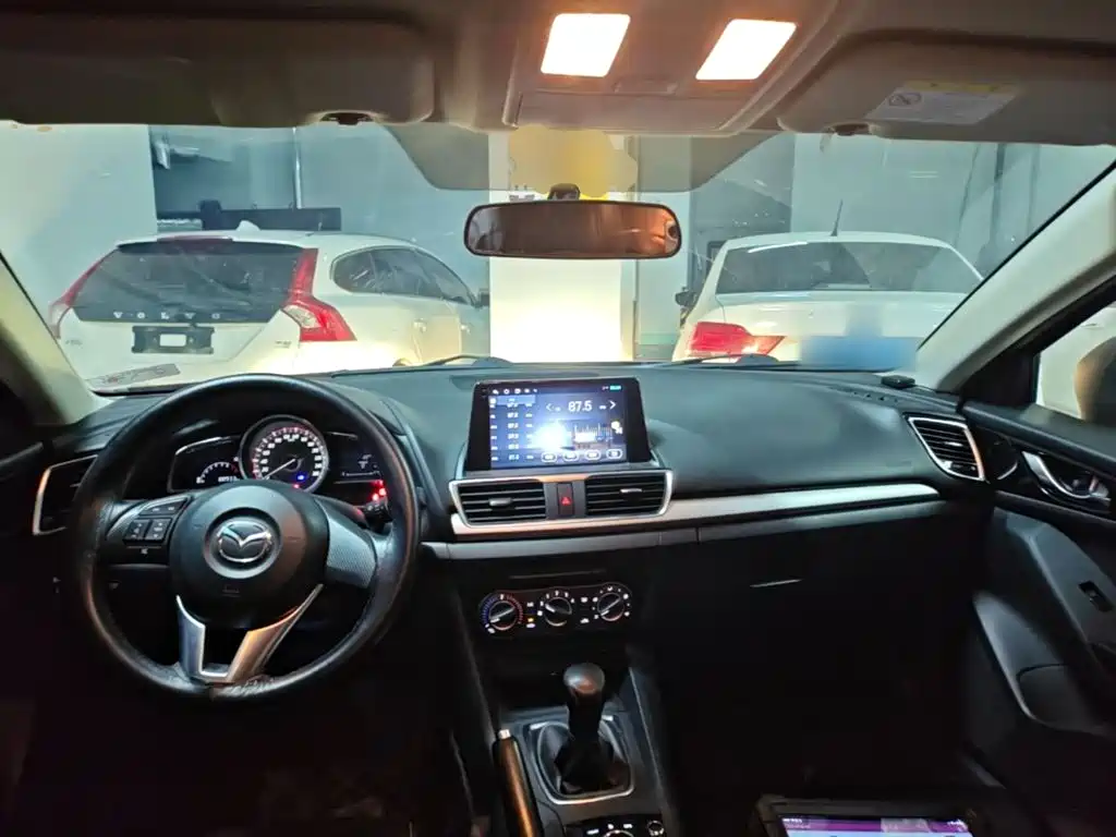 Mazda 3 Axela 2016 — фото 10