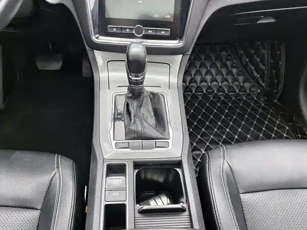Roewe RX5 2020