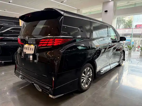 Toyota Alphard 2026