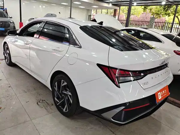 Hyundai Elantra 2024