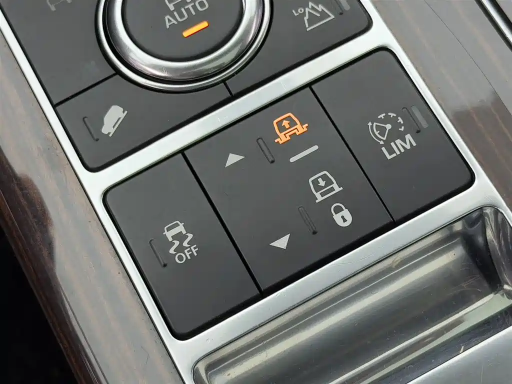Land Rover Range Rover 2018 — фото 14