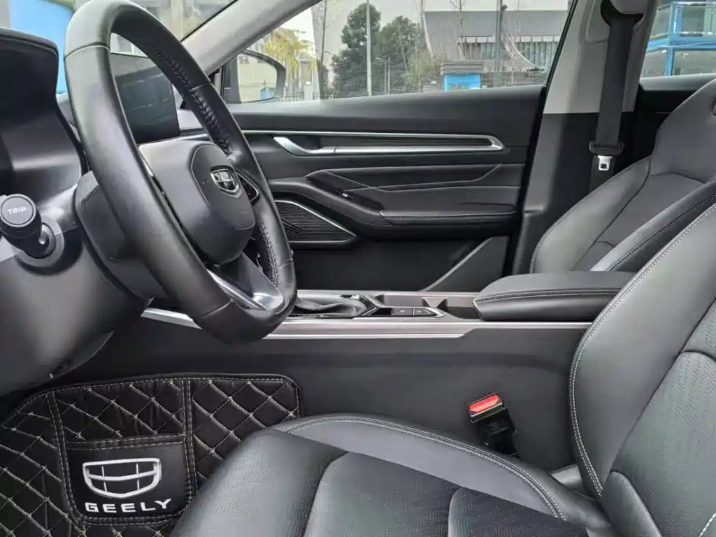 Geely Emgrand 2022