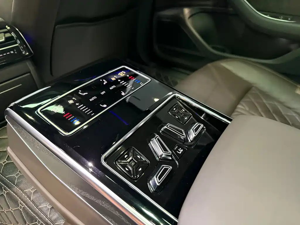 Audi A8 2021 — фото 11