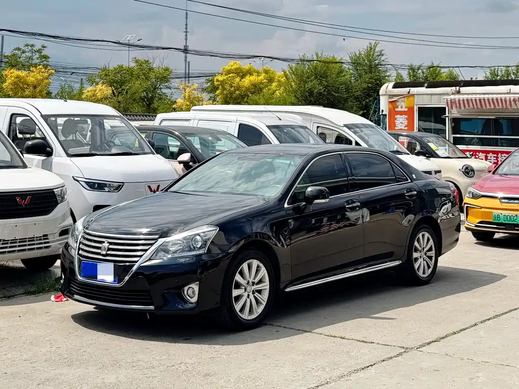 Toyota Crown 2013