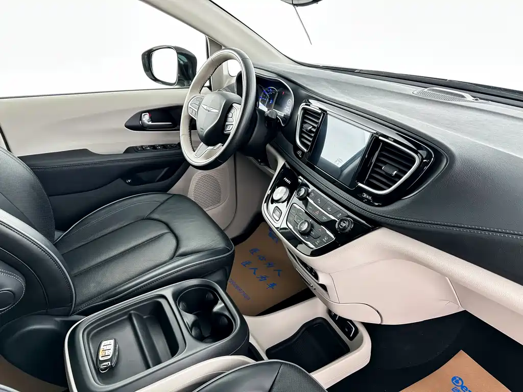 Chrysler Grand Voyager PHEV 2025 — фото 14