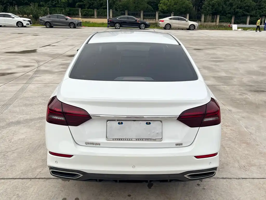 Geely Emgrand 2021