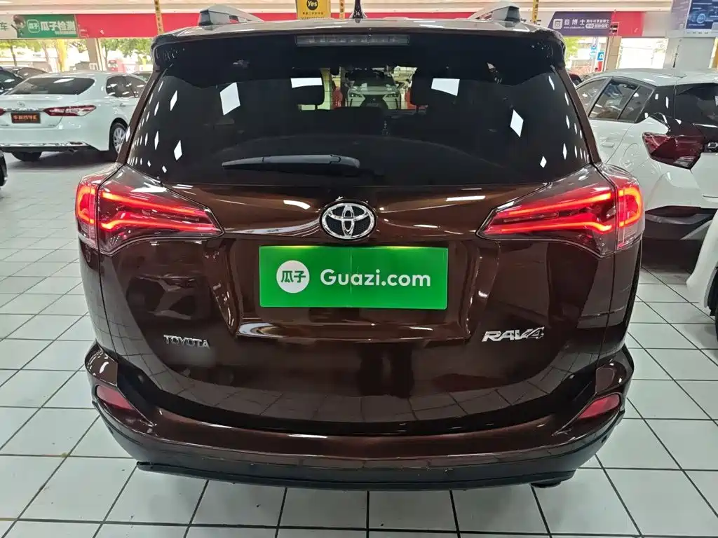 Toyota RAV4 2017 — фото 4