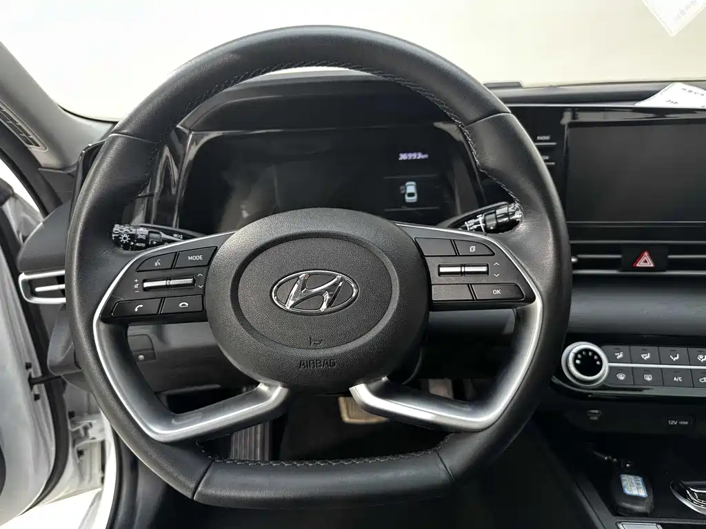 Hyundai Elantra 2022 — фото 18