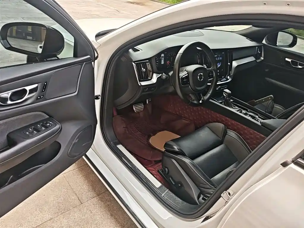 Volvo S60 2021 — фото 16