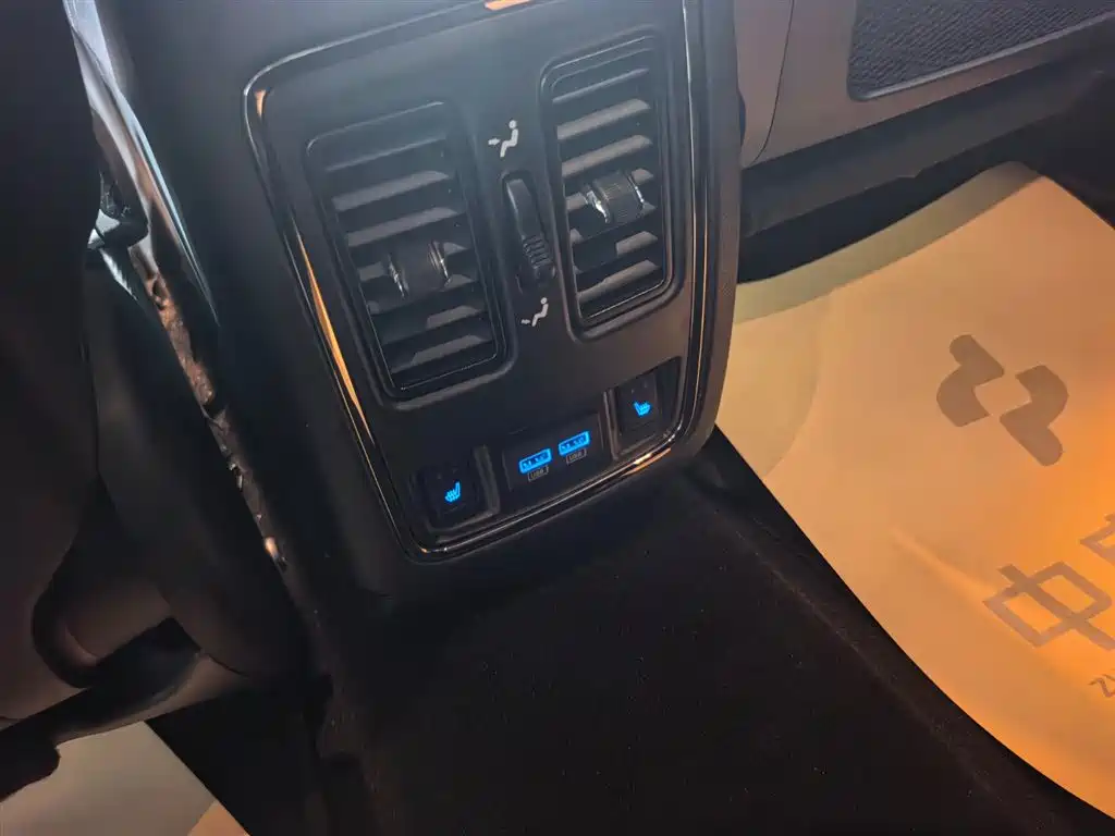 Jeep Grand Cherokee 2020 — фото 12