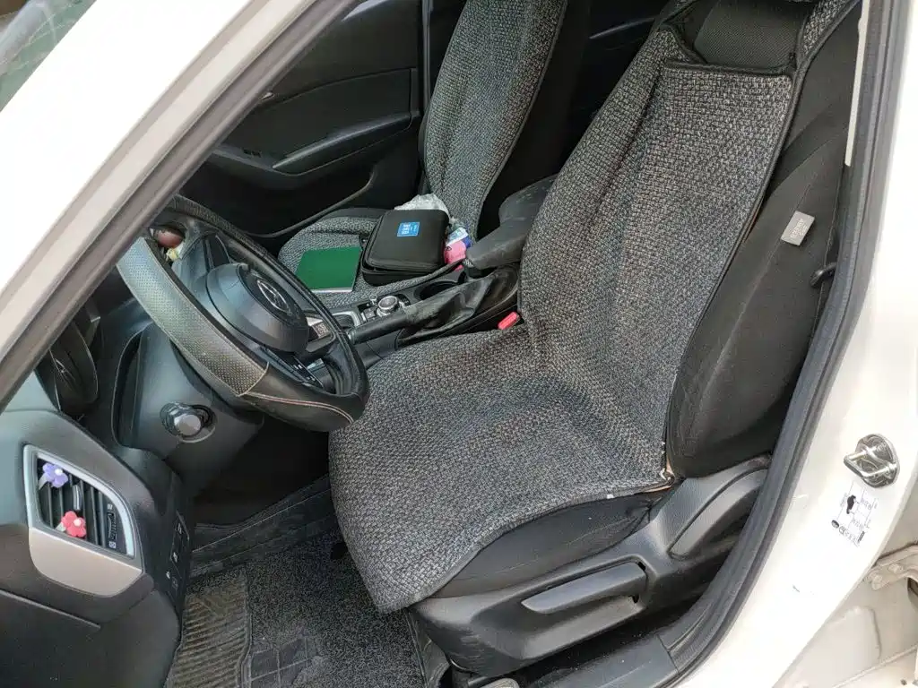 Mazda 3 Axela 2019 — фото 16
