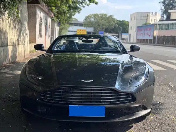 Aston Martin DB11 2018