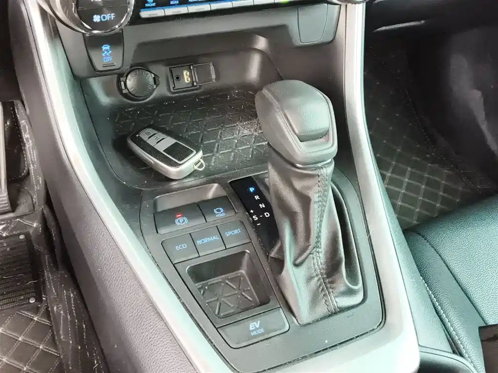 Toyota Wildlander 2023 — фото 10