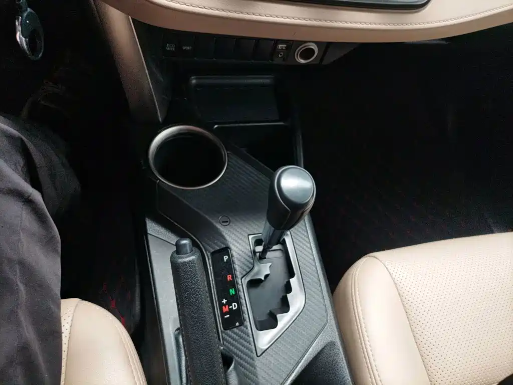 Toyota RAV4 2014 — фото 10