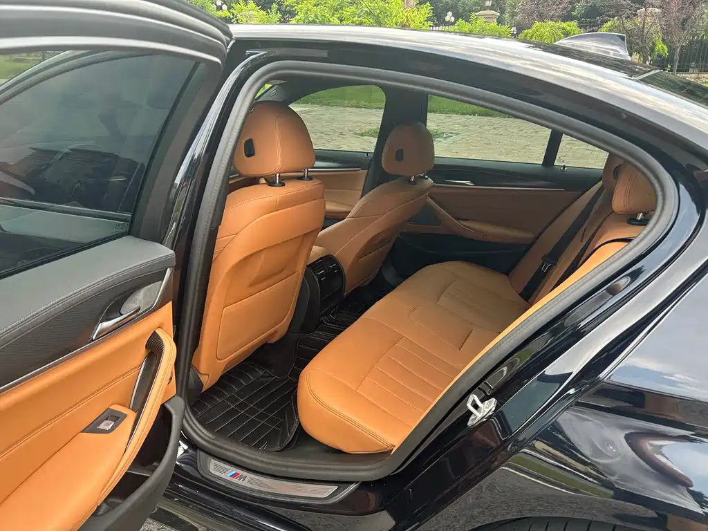 BMW 5 Series 2023 — фото 11
