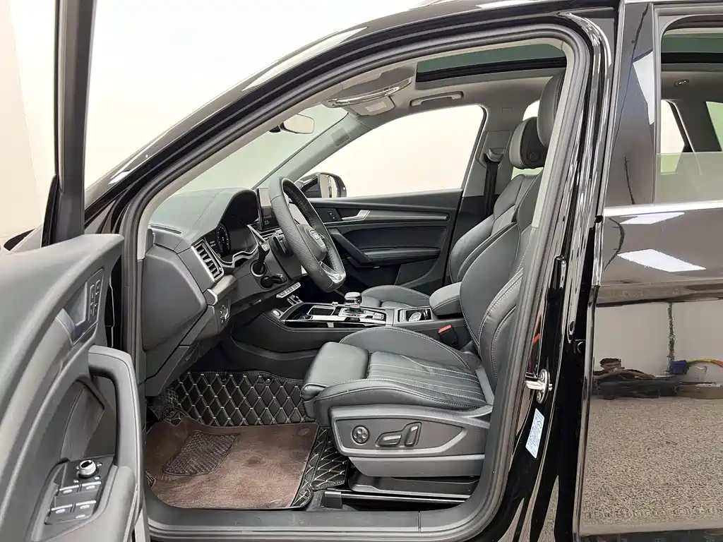 Audi Q5L 2022 — фото 11