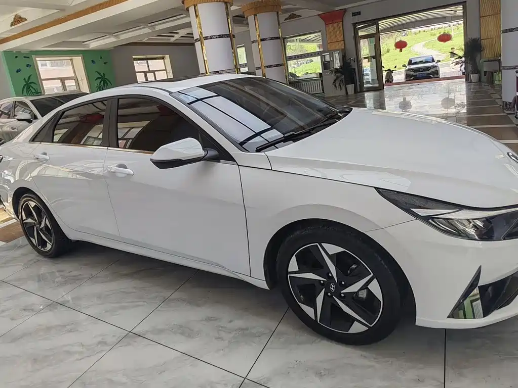Hyundai Elantra 2022