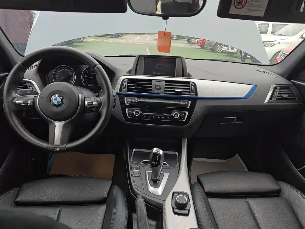 BMW 1 Series 2019 — фото 10