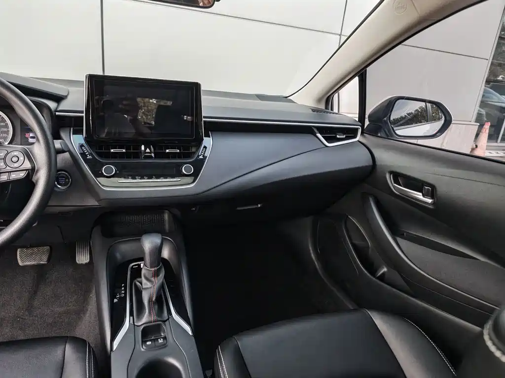 Toyota Corolla 2023 — фото 13