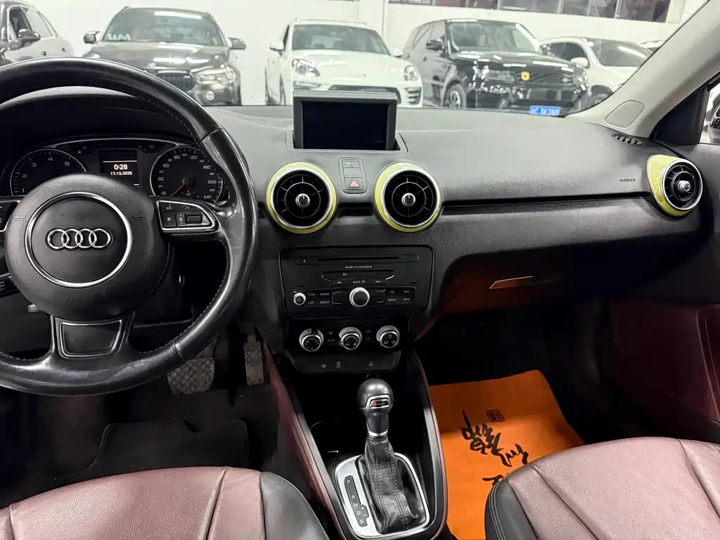 Audi A1 2015 — фото 11