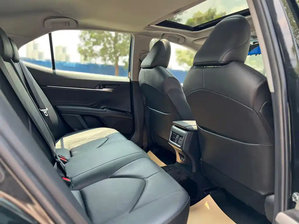 Toyota Camry 2021 — фото 13
