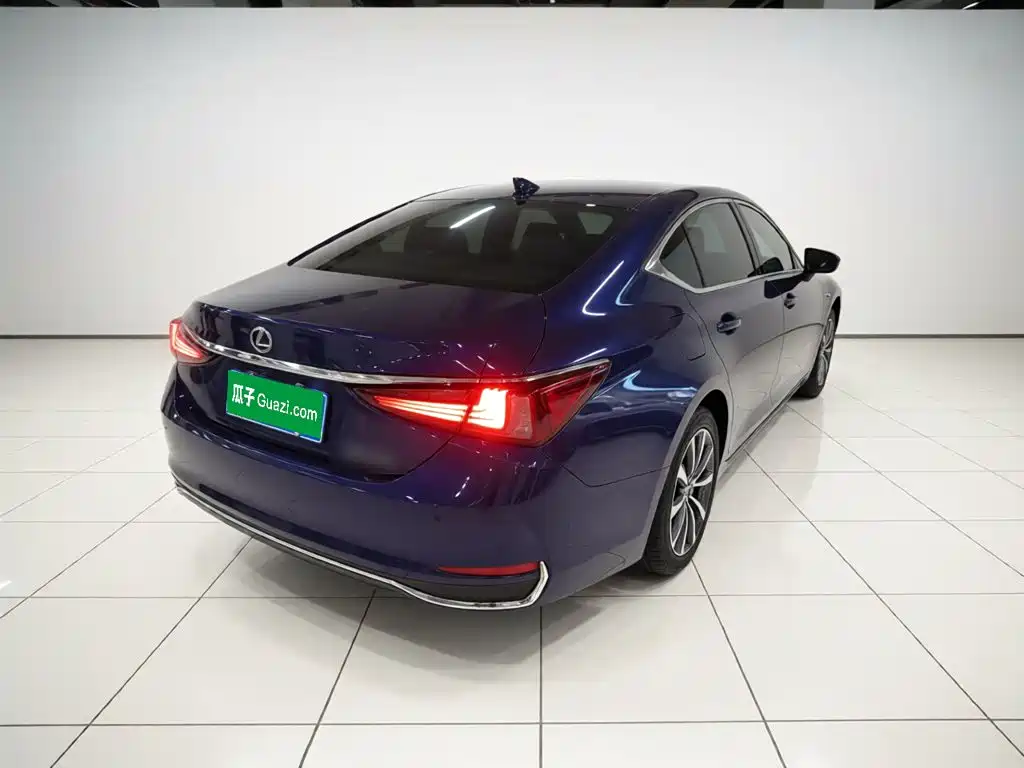 Lexus ES 2020