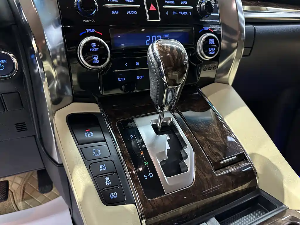 Toyota Alphard 2023 — фото 12