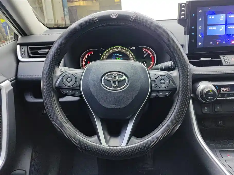 Toyota RAV4 2023 — фото 15